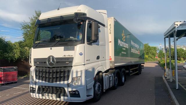 URS Choices trailer on a Morrisons supermarket delivery run